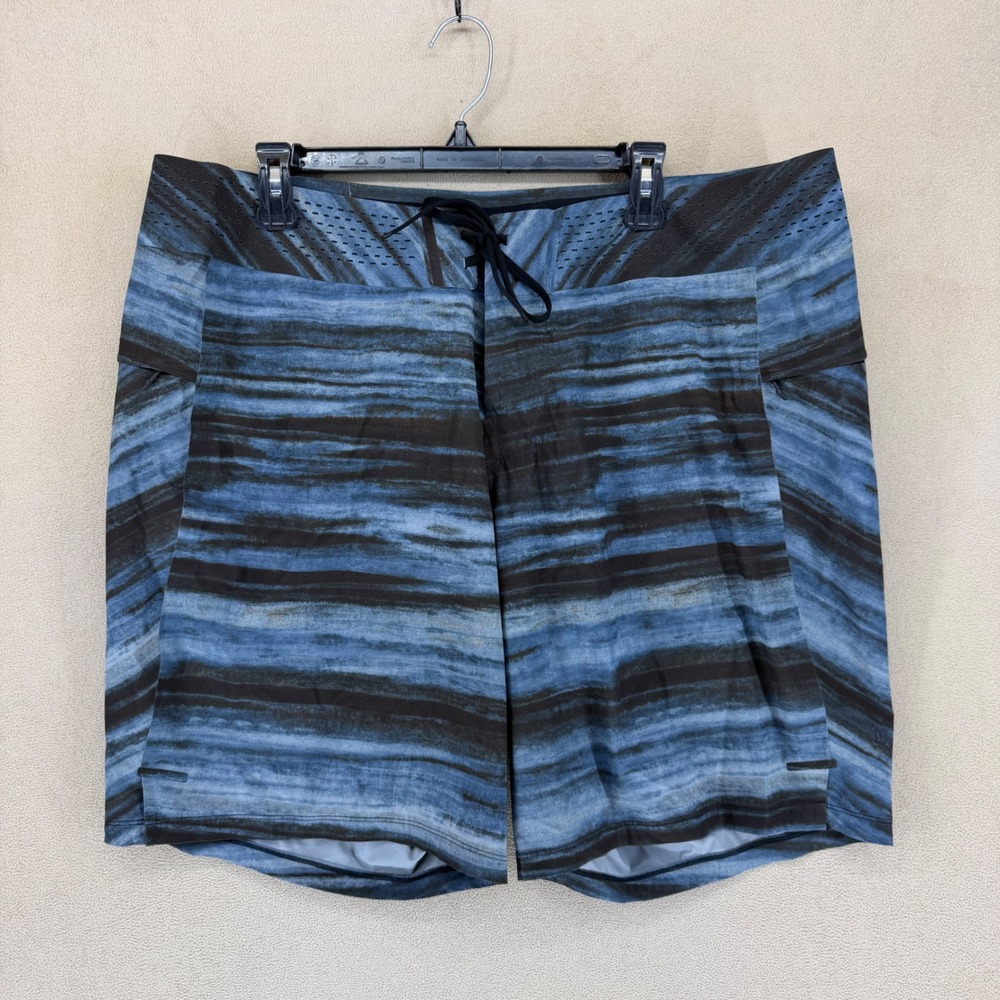 Lululemon Mens Swim Trunks Board Shorts Blue Stripe Athleisure Size 40